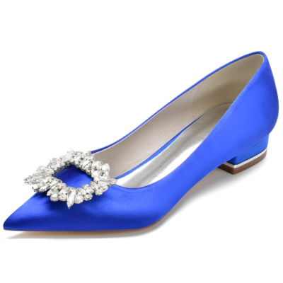 Königsblaue, mit Juwelen besetzte, flache Satin-Schuhe mit spitzen Zehen