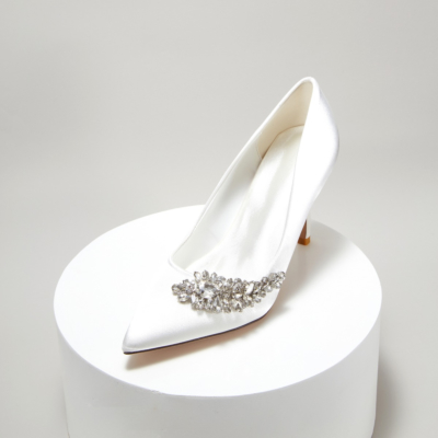 Weiße Hochzeits-Kristallverzierte spitze Zehen-Stiletto-Absatz-Satin-Pumps-Schuhe für Frauen