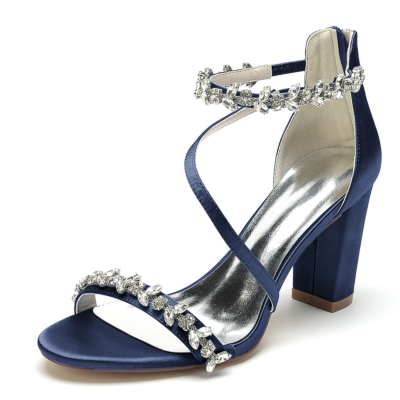 Marineblaue Satin-Sandalen mit dickem Absatz und Strasssteinen und überkreuzten Riemen, Kleider, Party-Sandalen und Schuhe
