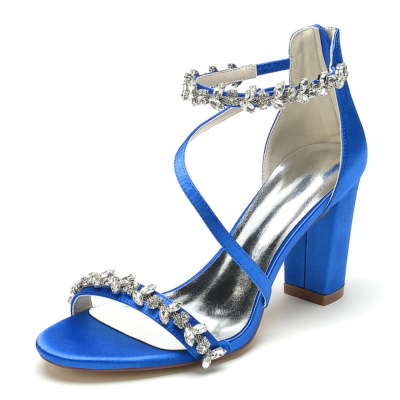 Königsblaue Satin-Sandalen mit dickem Absatz und Strasssteinen und überkreuzten Riemen, Kleider, Party-Sandalen und Schuhe