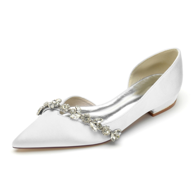 Weiße, bequeme flache Schuhe aus Satin mit ausgeschnittenen flachen D'Orsay-Schuhen und Strasssteinen