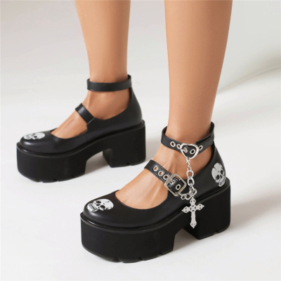 Schwarze, matte Mary-Jane-Schuhe mit Kreuzkette und klobigem Absatz und Schnallenriemen und Totenkopf-Print