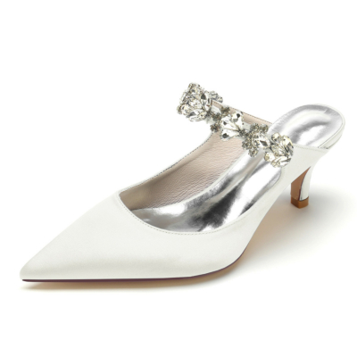 Elfenbeinfarbene Mule-Schuhe mit Kristallriemen und Satin-Brautkleid-Pumps mit niedrigem Absatz