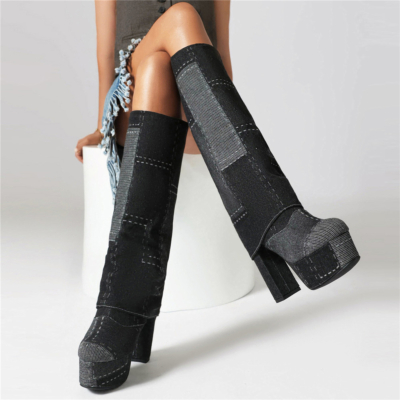 Schwarze, umklappbare Plateaustiefel aus Denim mit Blockabsatz und kniehohe Stiefel im Farbblockdesign