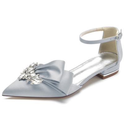 Silberne, mit Juwelen besetzte Ballerinas mit Knöchelriemen und Braut-D'orsay-Strasssteinen aus Satin