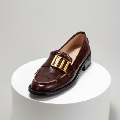 Braune Leder-Loafer mit Metallschnalle Damenschuhe mit niedrigem Absatz
