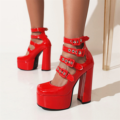 Rote Mary-Jane-Schuhe mit Plateausohle und klobigen Absätzen, Mandelzehen und Schnalle