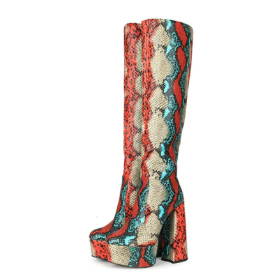 Kniehohe Stiefel mit mehrfarbigem Python-Muster und klobigem Absatz