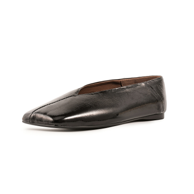 Schwarze flache Schuhe aus geöltem Leder mit quadratischer Zehenpartie und weiter Breite, V-Vamp, bequem für die Arbeit