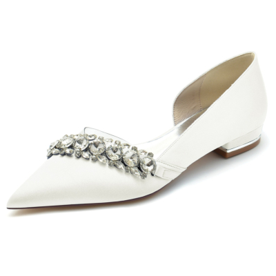 Beigefarbene, mit Strasssteinen verzierte flache D'orsay-Schuhe aus klarem Satin für die Hochzeit