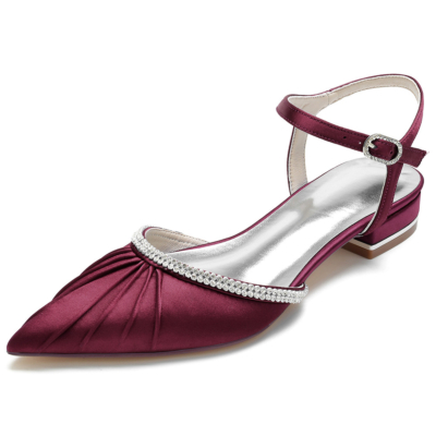 Burgunderrote flache D'orsay-Schuhe aus Satin mit Rüschen und spitzer Zehenpartie