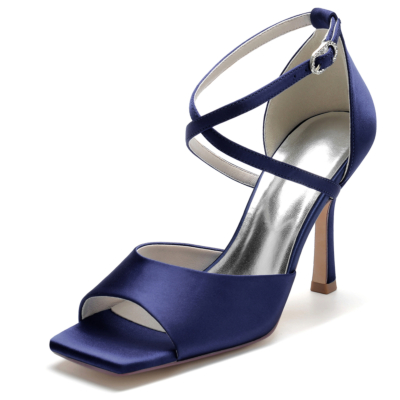 Marineblaue Satin-Sandalen mit überkreuzten Riemen und Stiletto-Absatz