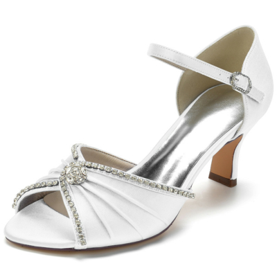 Weiße Satin-Sandalen mit D'Orsay-Peep-Toe-Knöchelriemen und Absatz