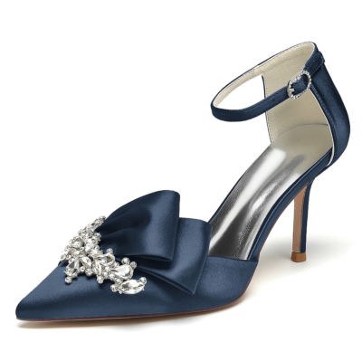Marineblaue D'orsay-Pumps aus Satin mit Juwelen und Knöchelriemen und Stiletto-Absätzen für die Hochzeit