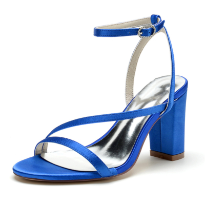 Königsblaue Satin-Sandalen mit offenem Zehenbereich und klobigem Absatz und Knöchelriemen für Damen