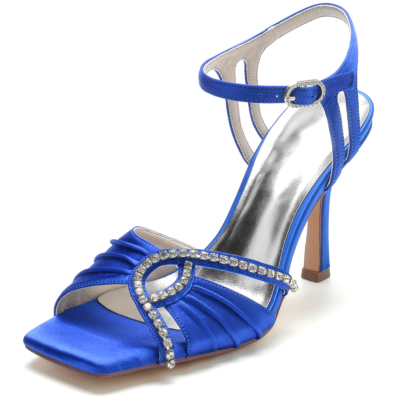 Königsblaue Satin-Sandaletten mit offenem Zeh und Strass und ausgeschnittenem Stiletto-Absatz