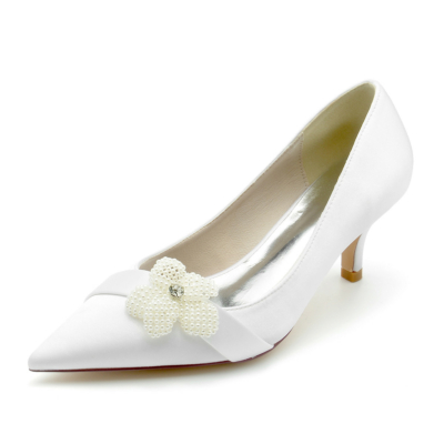Weiße Satin-Hochzeits-Pumps mit Perlen-Blumen-Chic-Brautschuhe-Kätzchen-Absatz