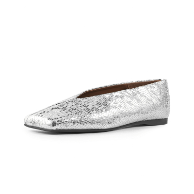Silberne flache Schuhe mit V-Vamp-Muster und Schlangenmuster, quadratische Zehenpartie, breite Breite, metallische flache Schuhe