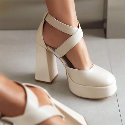 Weiße D'orsay-Mary-Jane-Schuhe mit eckiger Zehenpartie und überkreuzten Plateausohlen und klobigem Absatz