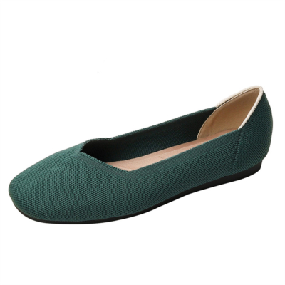 Olivgrüne, flache Schuhe mit eckiger Zehenpartie. Bequeme Arbeitsschuhe für Damen