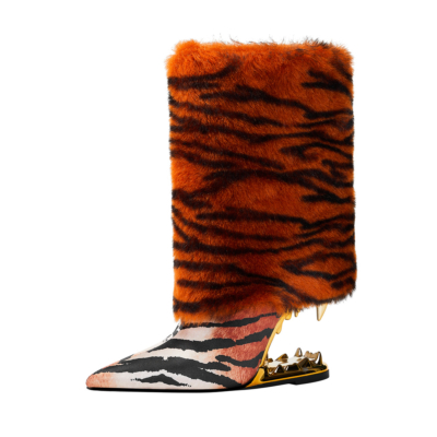 Pelzige kurze Stiefel mit Tigermuster und Tierzahnform-Absätzen aus Satin