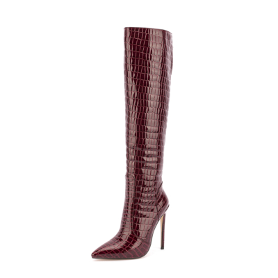 Burgunderrote kniehohe Stiefel aus Lackleder mit spitzer Zehenpartie und Stilettos für Damen